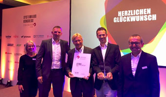 InterConnect erhält Sonder-Award „Power Company“; v.l.n.r. Regina Böckle, Director Content Events bei ChannelPartner; Wulf Vogel, Leiter Vertrieb IT-Services bei InterConnect; Gert Rudolph, Gründer und Geschäftsführender Gesellschafter von InterConnect; Ben Rudolph, Leiter Vertrieb IntelliOnline InterConnect, Ronald Wiltscheck, Chefredaketeur ChannelPartner; Quelle: InterConnect GmbH & Co. KG